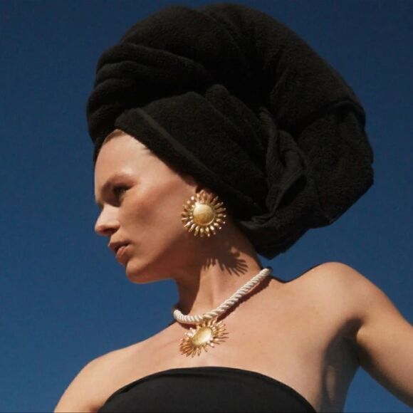 Sun decor stud earrings A83 - Picture 1 of 6